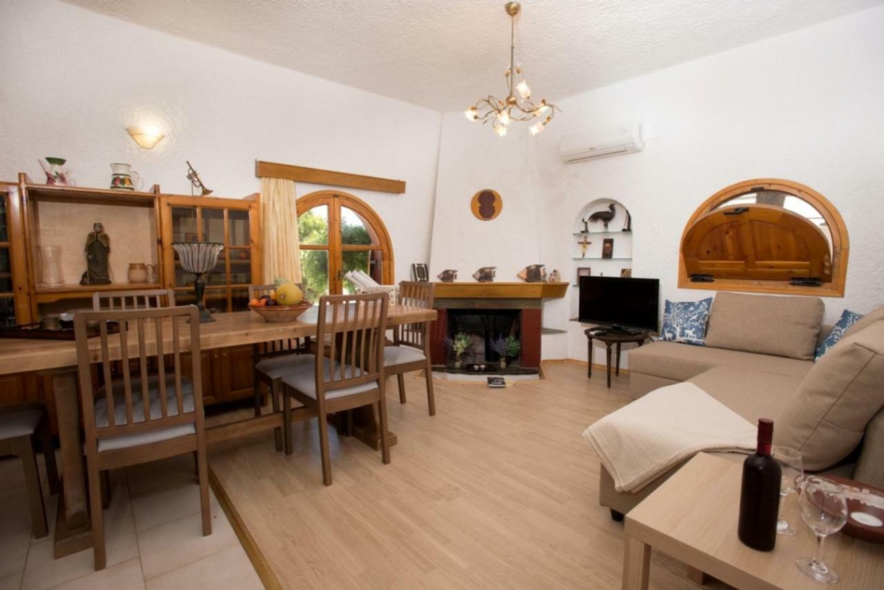Houmeli Maisonettes &
