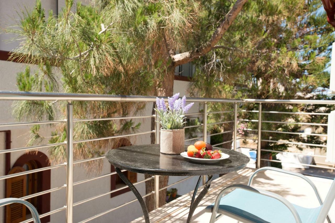 Houmeli Maisonettes &